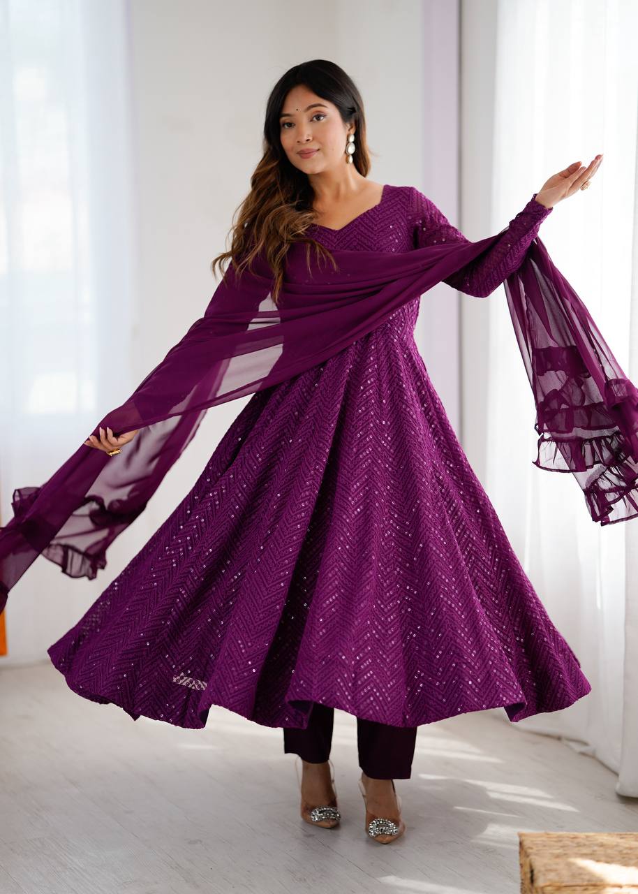 β¨ Elegant Lucknowi Anarkali Set β¨